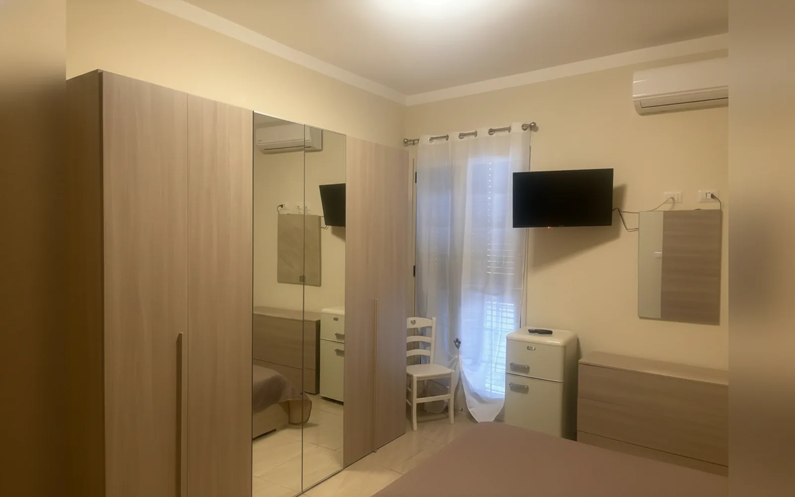 Camera con bagno privato — B&B Sofia, Licata (Sicilia) (foto 27)